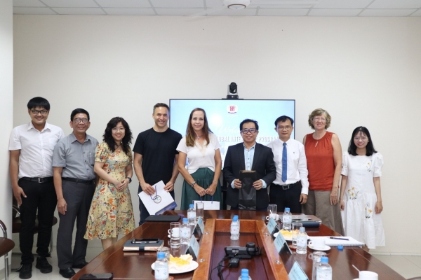 Organizing International Student Exchanges For Visits And collaboration With Phan Chau Trinh University