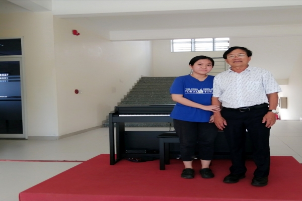 GIRL RECEIVING THE CITY-level student award - DA NANG DISTRICT LEARNING SCHOOL CONSIDERED TO PHAN CHAU TRINH UNIVERSITY IN 2020